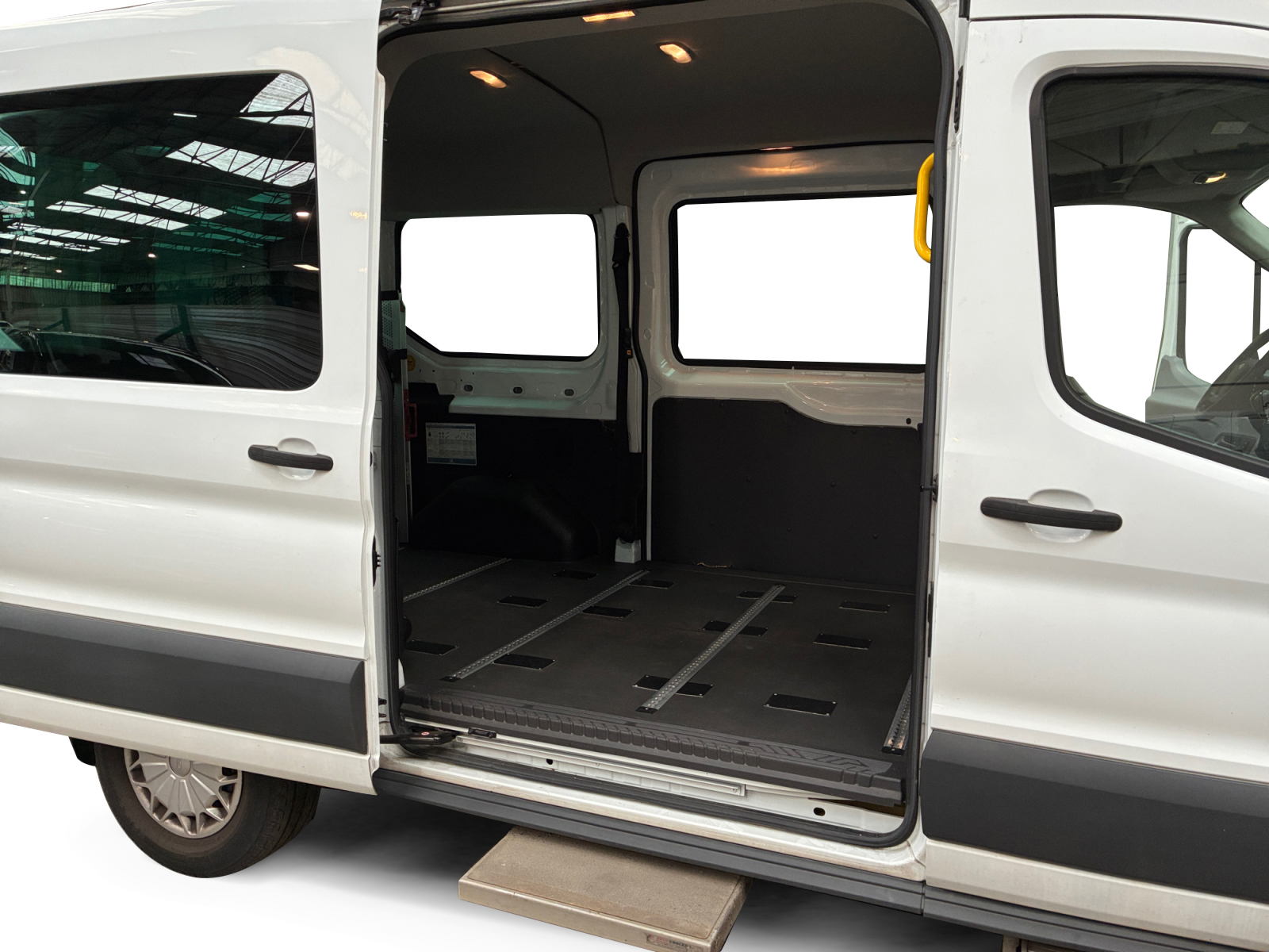 FORD TRANSIT KOMBI TPMR T330 L2H2 2.2 TDCi 125 Trend 2016
