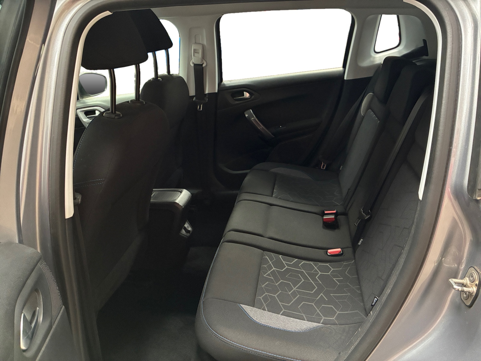 PEUGEOT 2008 1.6 BlueHDi 100ch BVM5 2018