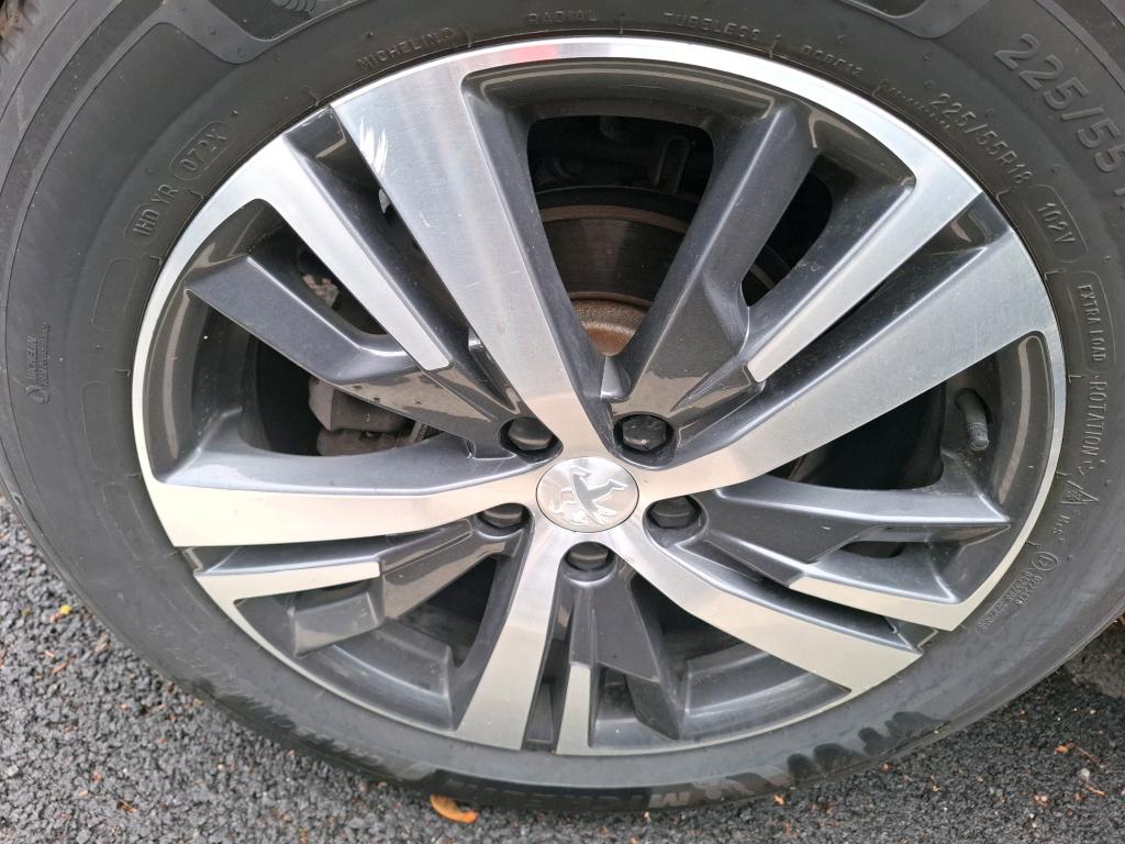 PEUGEOT 3008 Hybrid 225 e-EAT8 Allure 2022