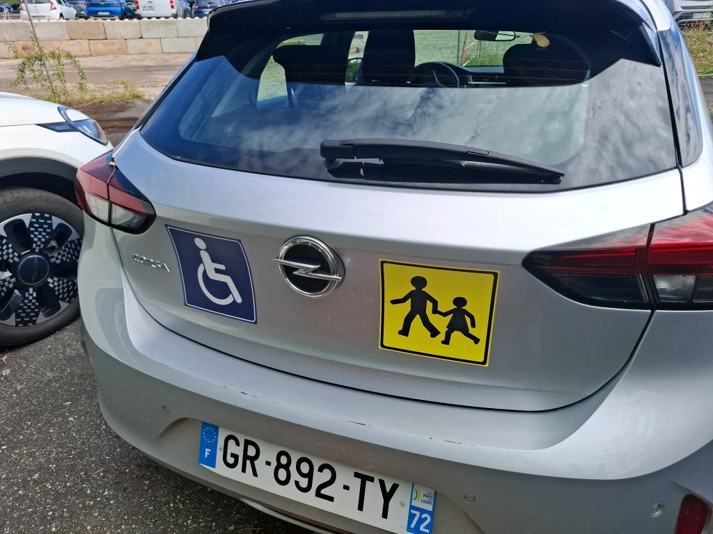 OPEL CORSA 1.2 75 ch BVM5 Elegance Business 2023