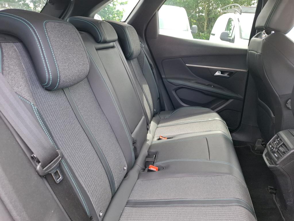 PEUGEOT 3008 Hybrid 225 e-EAT8 Allure 2022