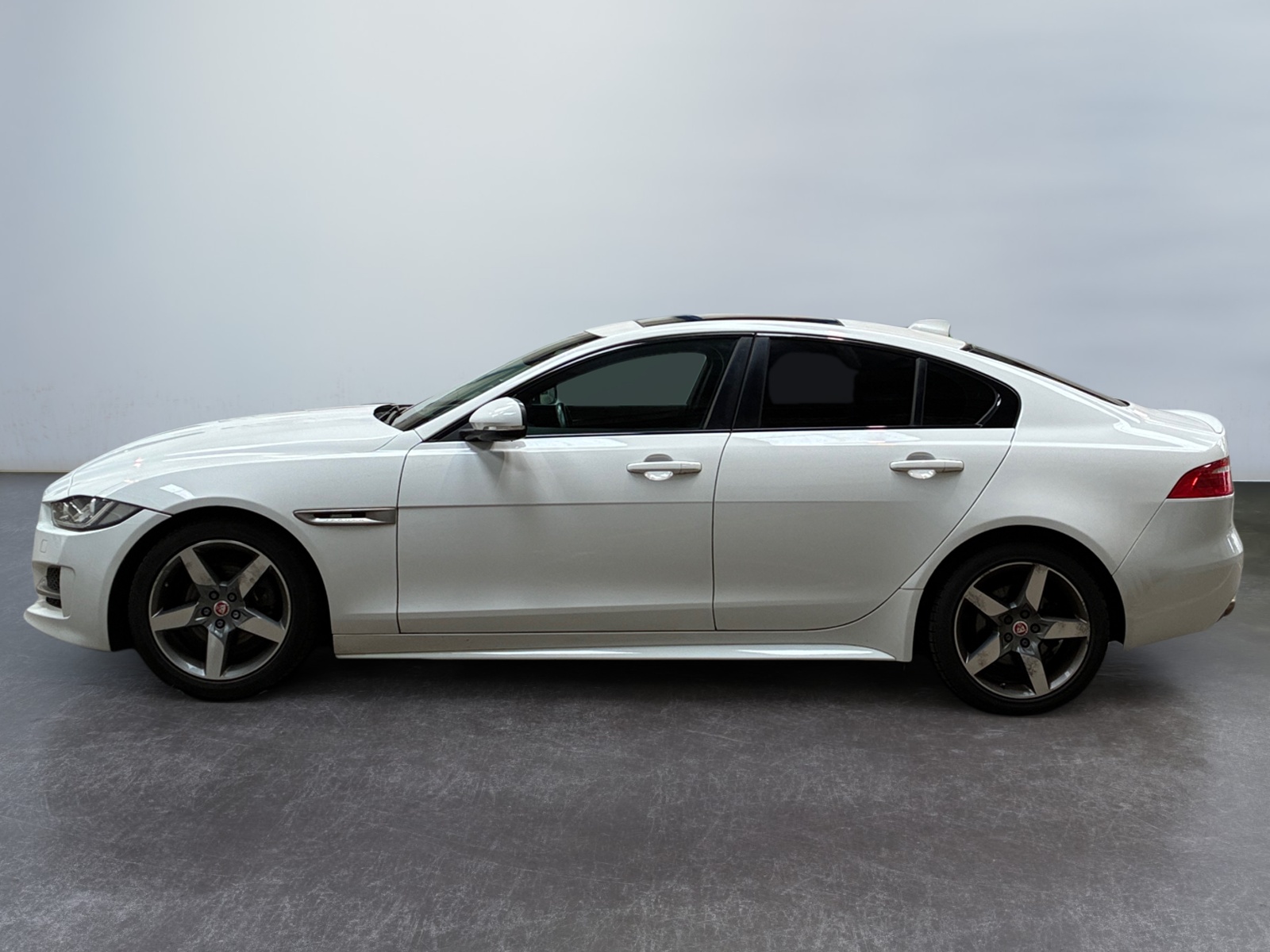 JAGUAR XE 2.0 D - 180 ch BVA R-Sport 2017