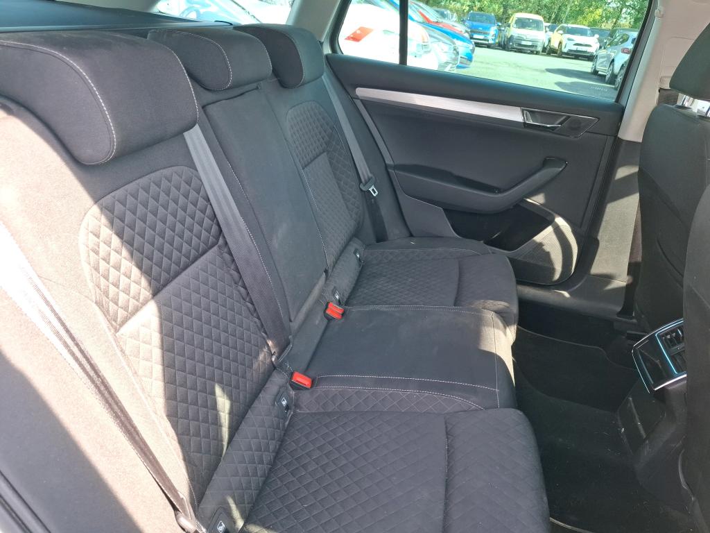 SKODA SUPERB COMBI 2.0 TDI 150 SCR DSG7 Business 2021