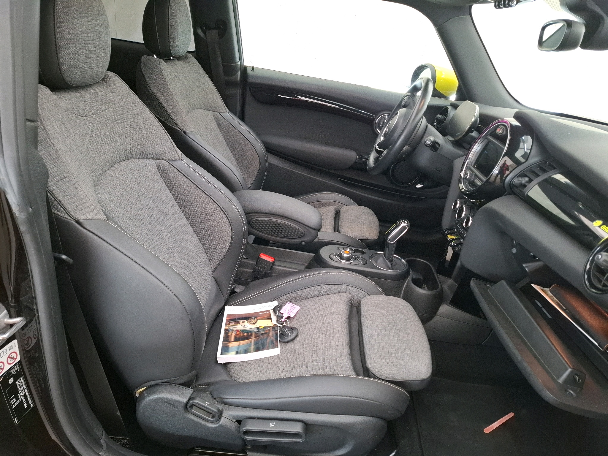 MINI HATCH 3 Portes Cooper SE 184 ch Finition Greenwich 2020