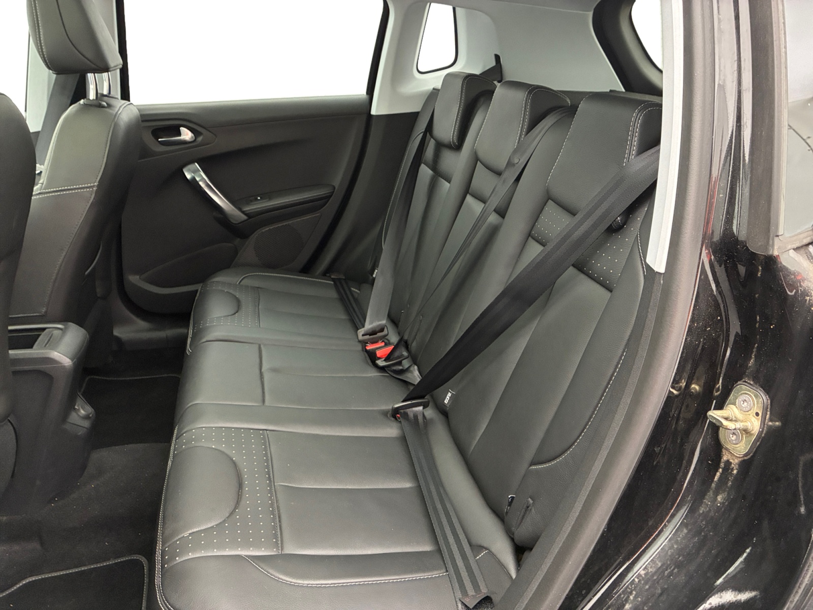 PEUGEOT 2008 1.6 e-HDi 115ch FAP BVM6 Féline Titane Féline Titane 2013