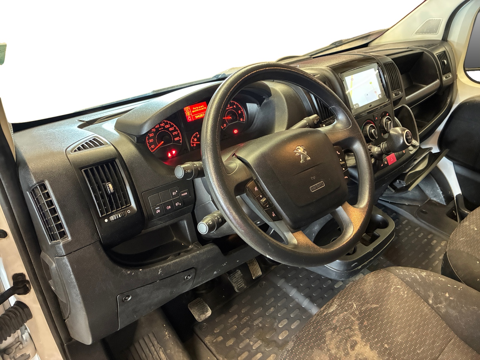 PEUGEOT BOXER TOLE 3.3 T L3H2 BLUEHDI 140 S&S BVM6 ASPHALT 2023