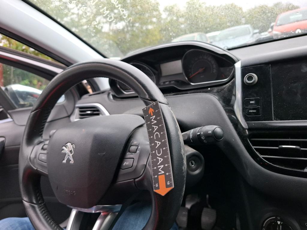 PEUGEOT 208 1.2 PureTech 82ch BVM5 Active 2015