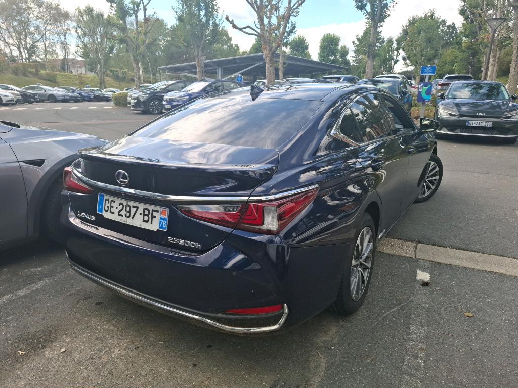 LEXUS  2022