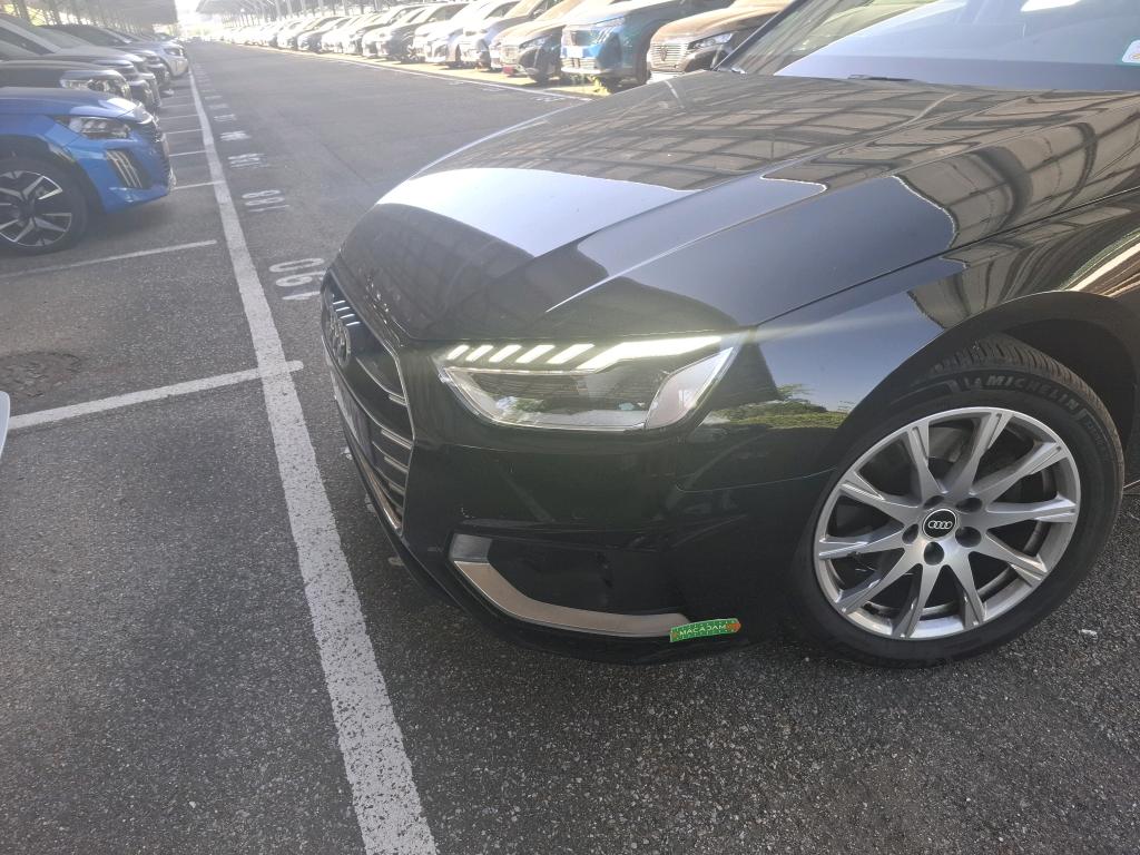 AUDI A4 AVANT 30 TDI 136 S tronic 7 Business Line 2021
