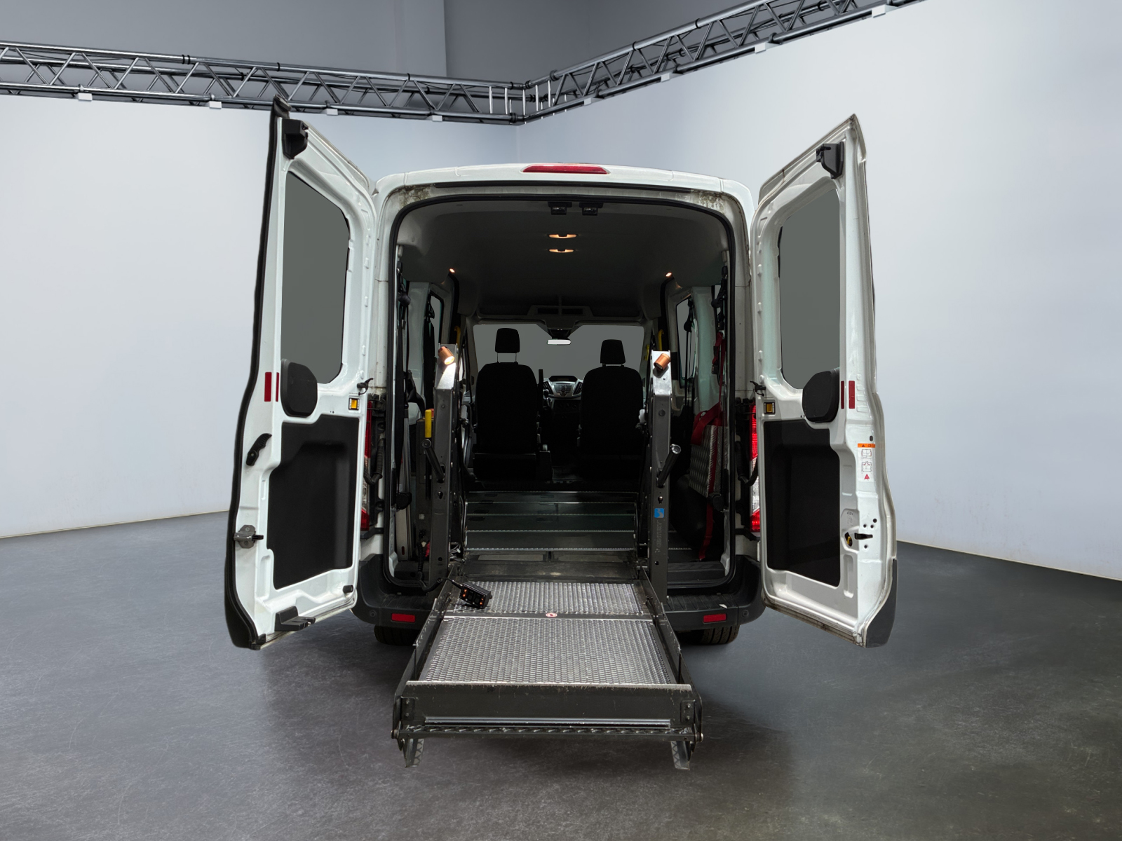 FORD TRANSIT KOMBI TPMR T330 L2H2 2.2 TDCi 125 Trend 2016