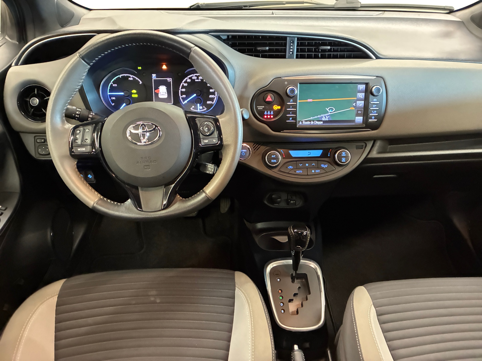 TOYOTA Yaris Hybride 100h Collection 2018
