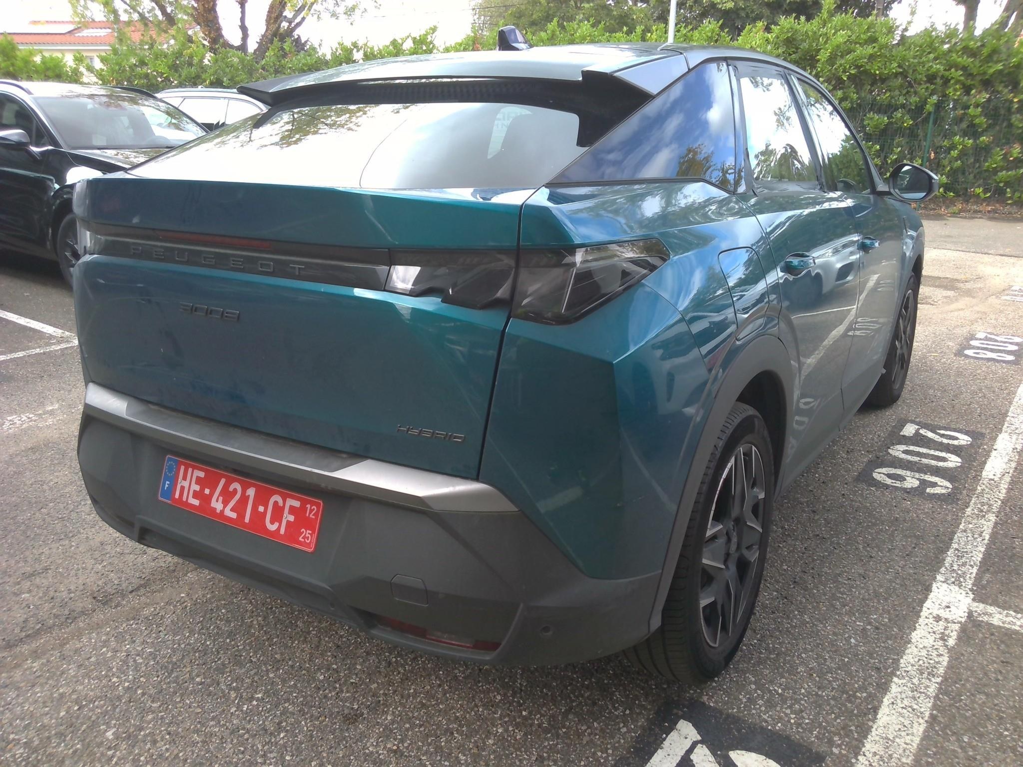 PEUGEOT 3008 Hybrid 145 e-DCS6 GT 2025