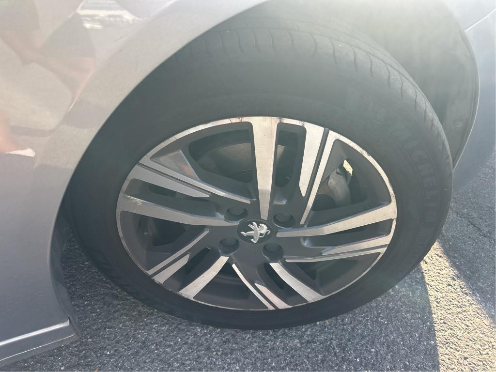 PEUGEOT 208) 208 PureTech 100 S&S BVM6 Allure Pack 2023