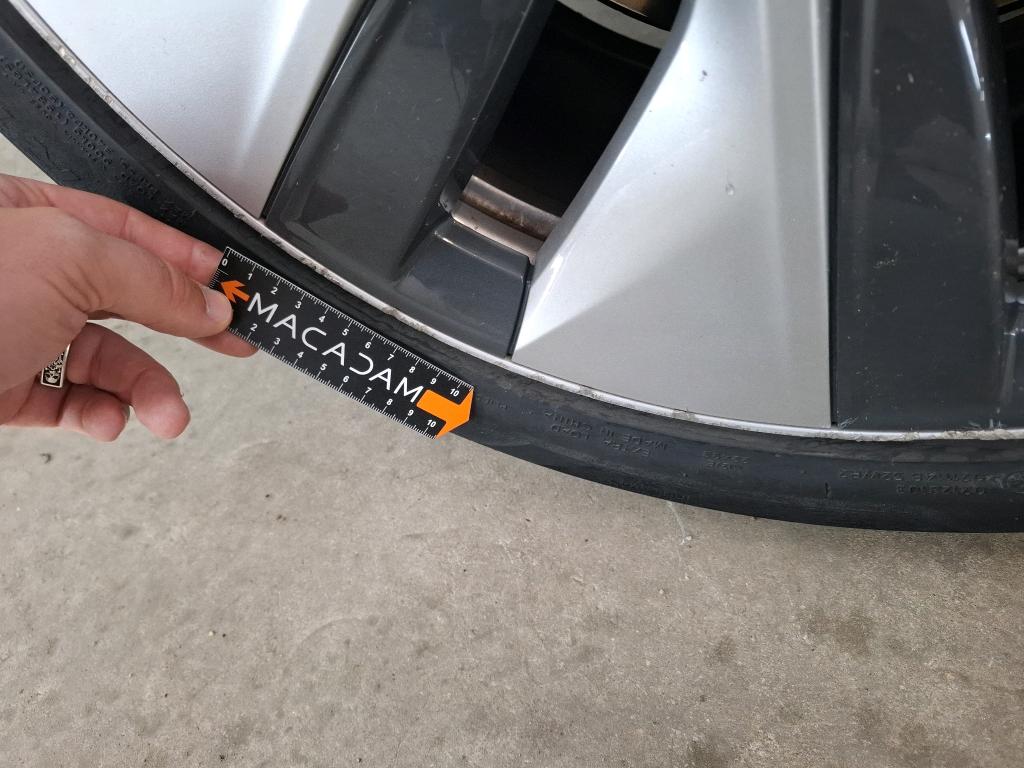 TESLA  2023