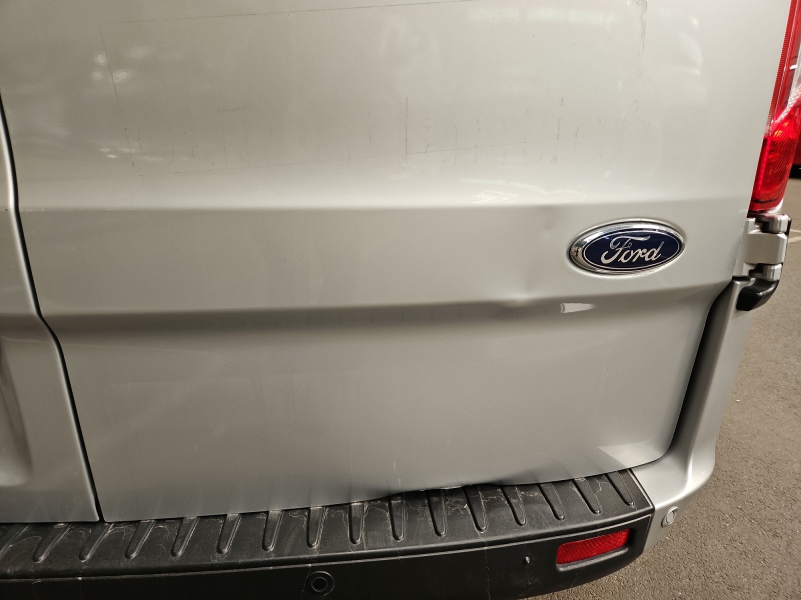 FORD Transit Custom 320 L2H1 2.0 EcoBlue 130 Trend Business 9pl 2023