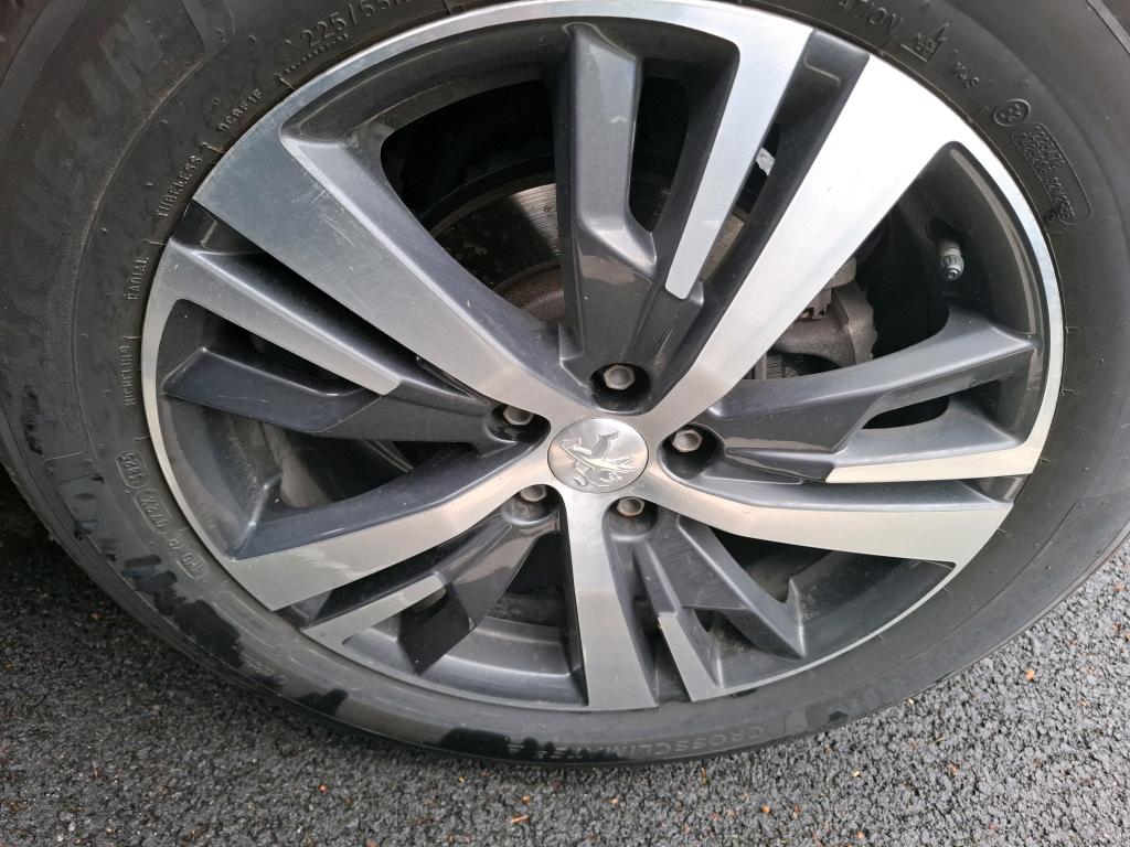 PEUGEOT 3008 Hybrid 225 e-EAT8 Allure 2022