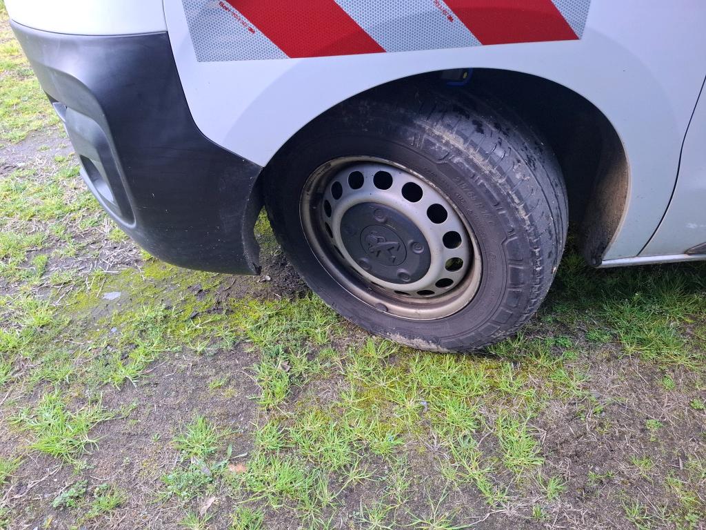 PEUGEOT EXPERT FOURGON TOLE STANDARD 1.5 BLUEHDI 120 S&S BVM6 PREMIUM 2020