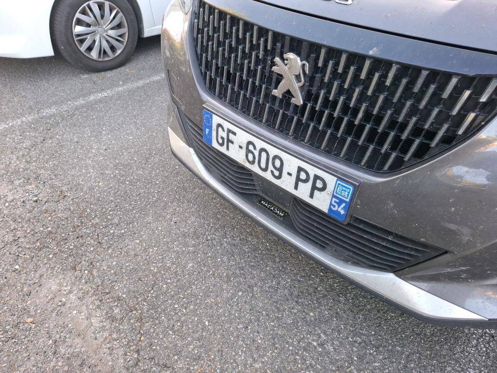 PEUGEOT 2008 BlueHDi 130 S&S EAT8 GT 2022