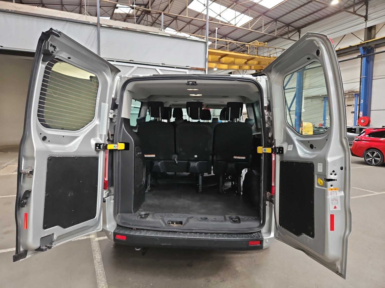 FORD Transit Custom 320 L2H1 2.0 EcoBlue 130 Trend Business 9pl 2023