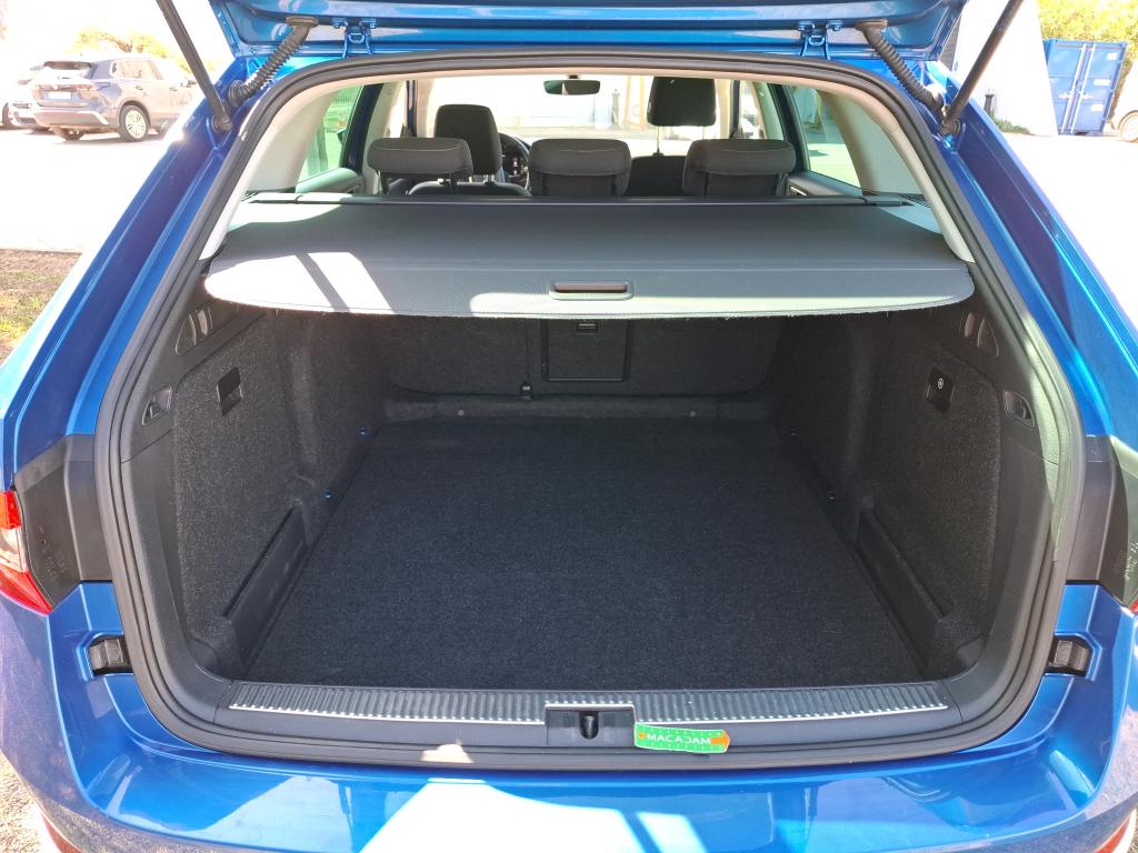 SKODA SUPERB COMBI 2.0 TDI 150 SCR DSG7 Scout 2022