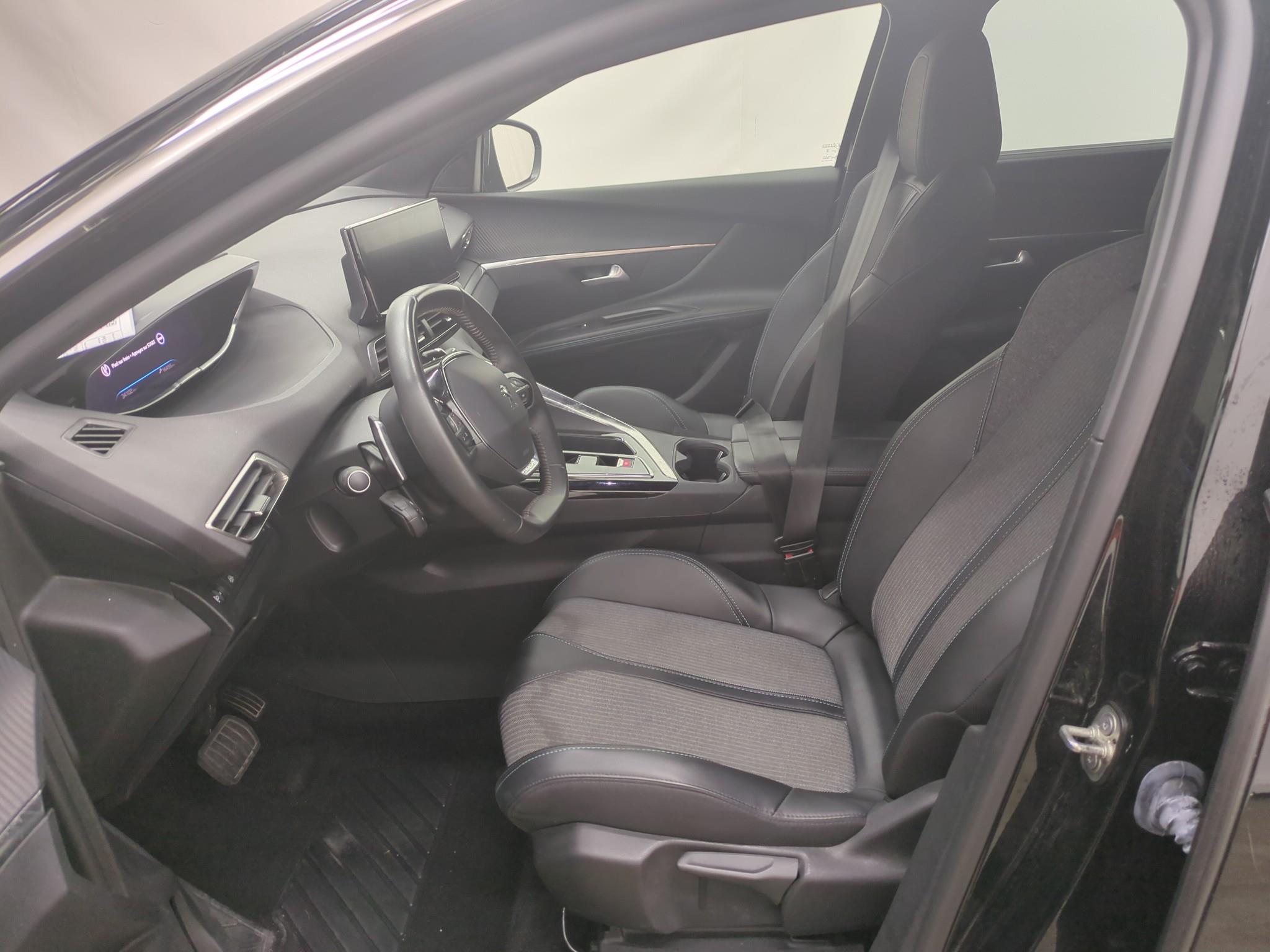 PEUGEOT 5008 Hybrid 136 e-DCS6 Allure Pack 2024