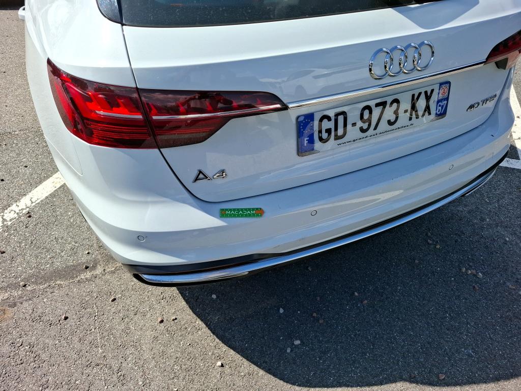AUDI A4 AVANT 40 TFSI 204 S tronic 7 Business Line 2021