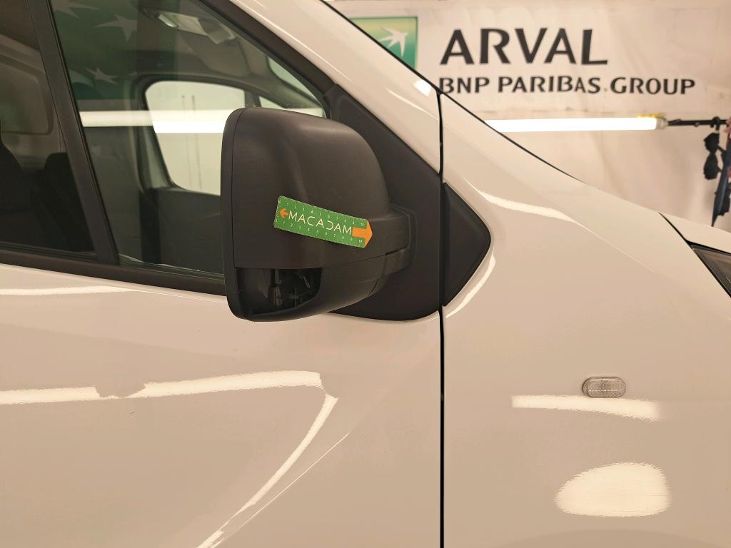NISSAN  2020
