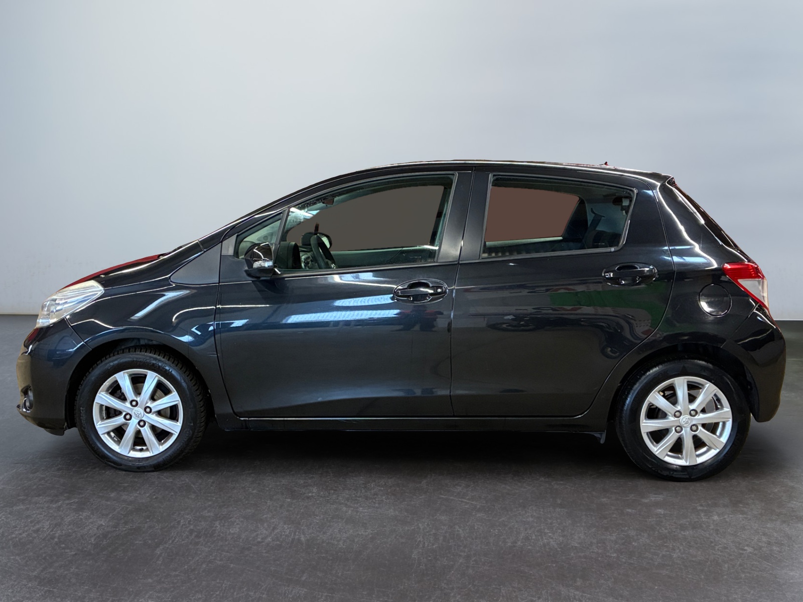 TOYOTA Yaris 69 VVT-i Active 2014