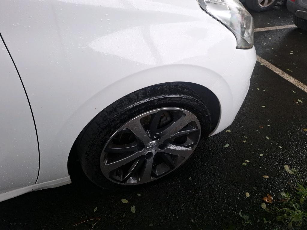 PEUGEOT 208 1.6 BlueHDi 120ch S&S BVM6 Féline 2016