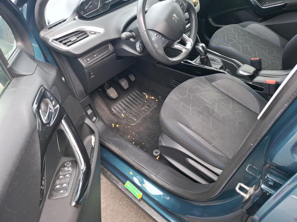 PEUGEOT 2008 PureTech 82ch S&S BVM5 Signature 2019