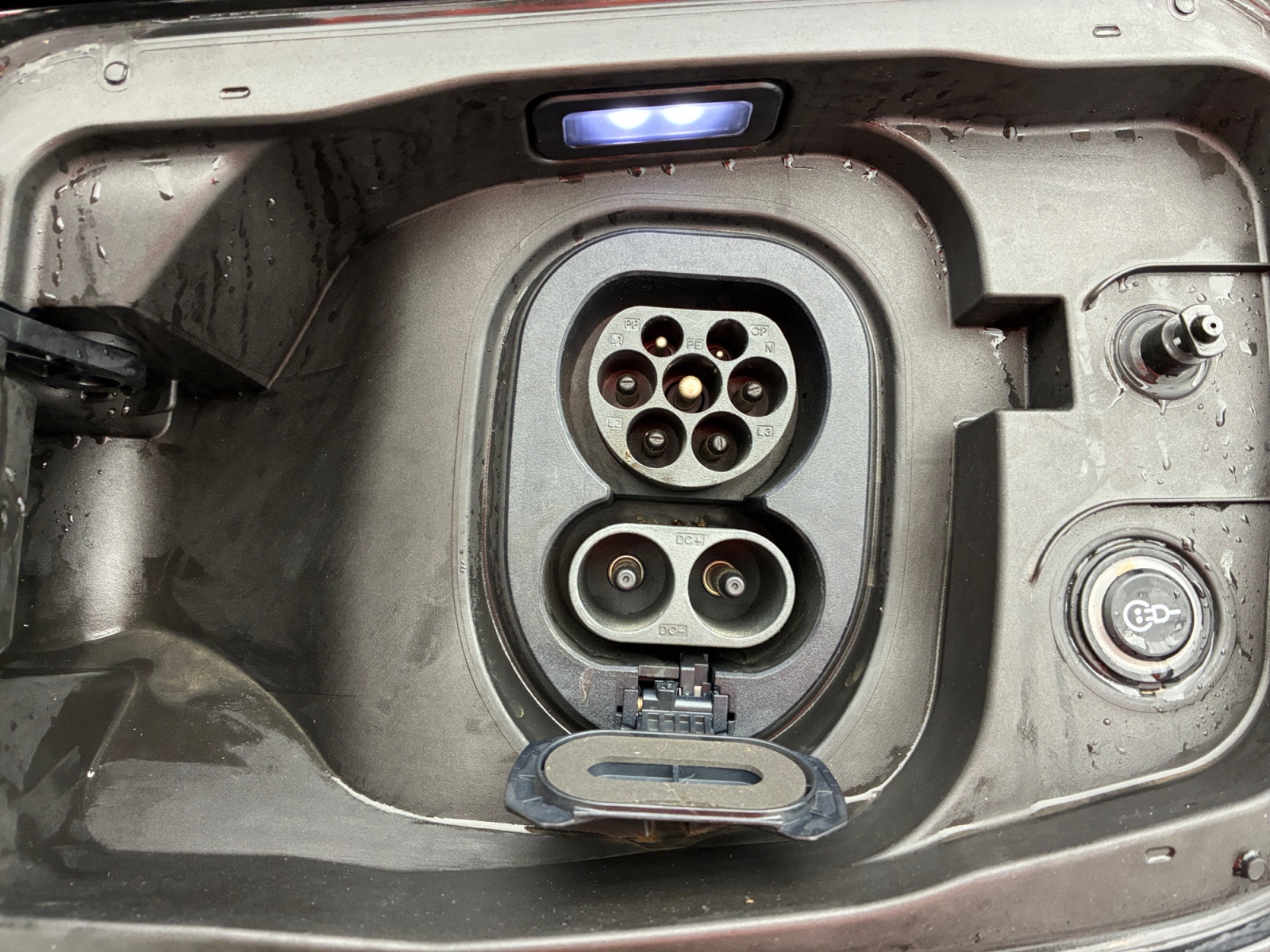 AUDI S6 AVANT E-TRON 2025