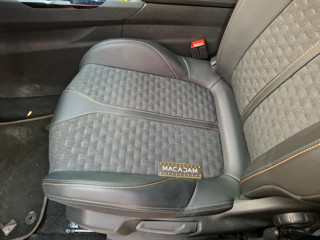 PEUGEOT 3008 Hybrid 225 e-EAT8 Roadtrip 2022