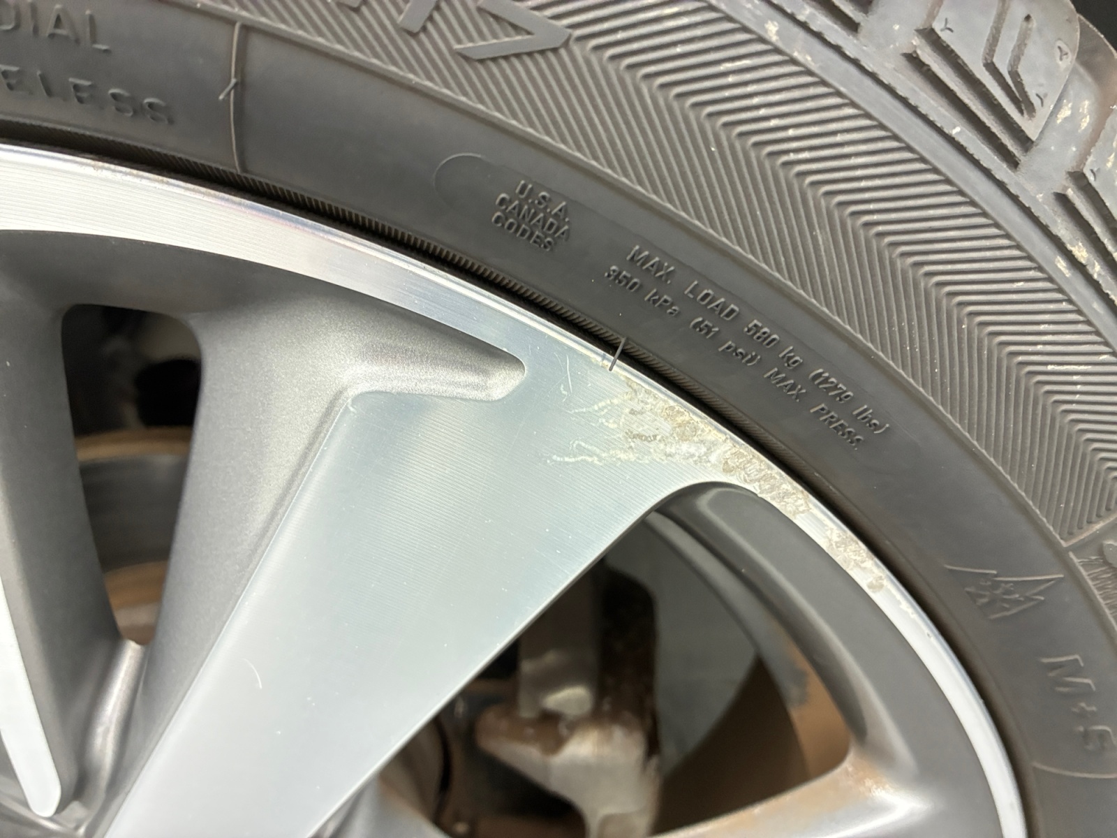 PEUGEOT 2008 1.6 e-HDi 115ch FAP BVM6 Féline Titane Féline Titane 2013