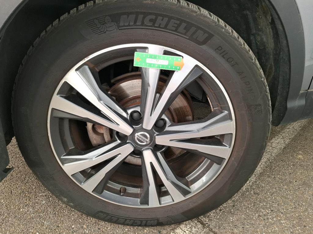 NISSAN  2018