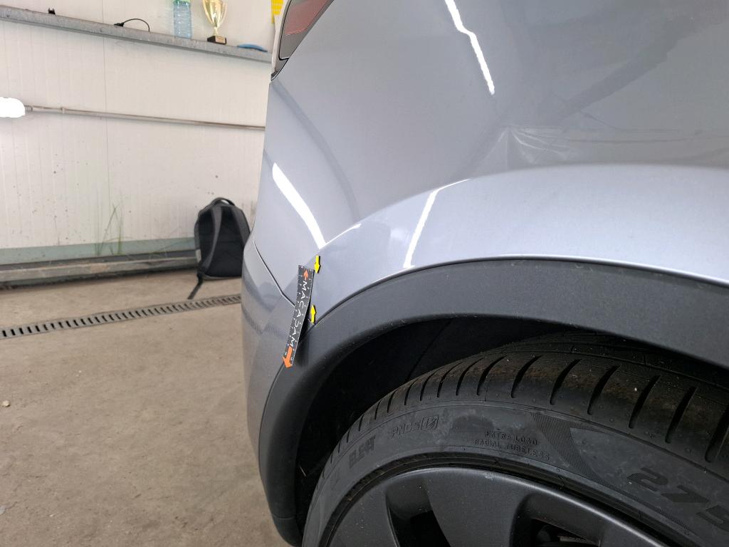 TESLA  2023
