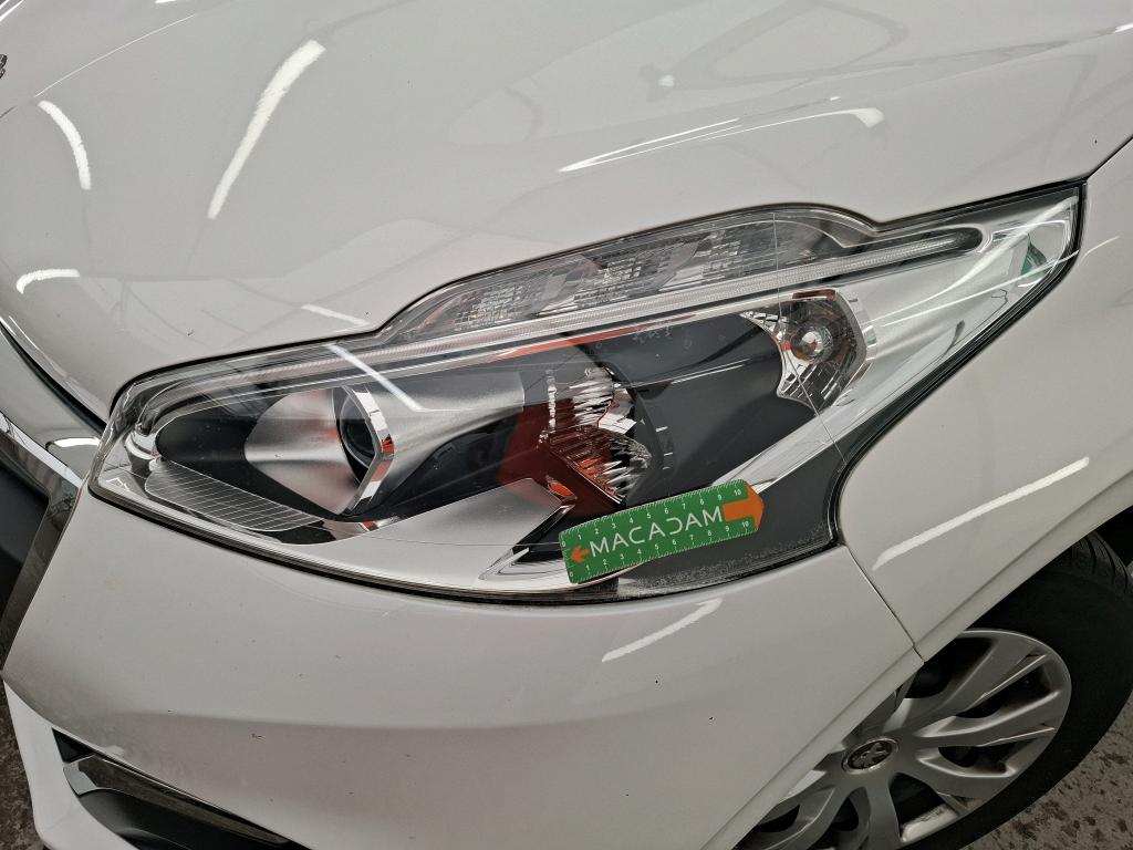 PEUGEOT 208 BUSINESS PureTech 82ch S&S BVM5 Active 2018