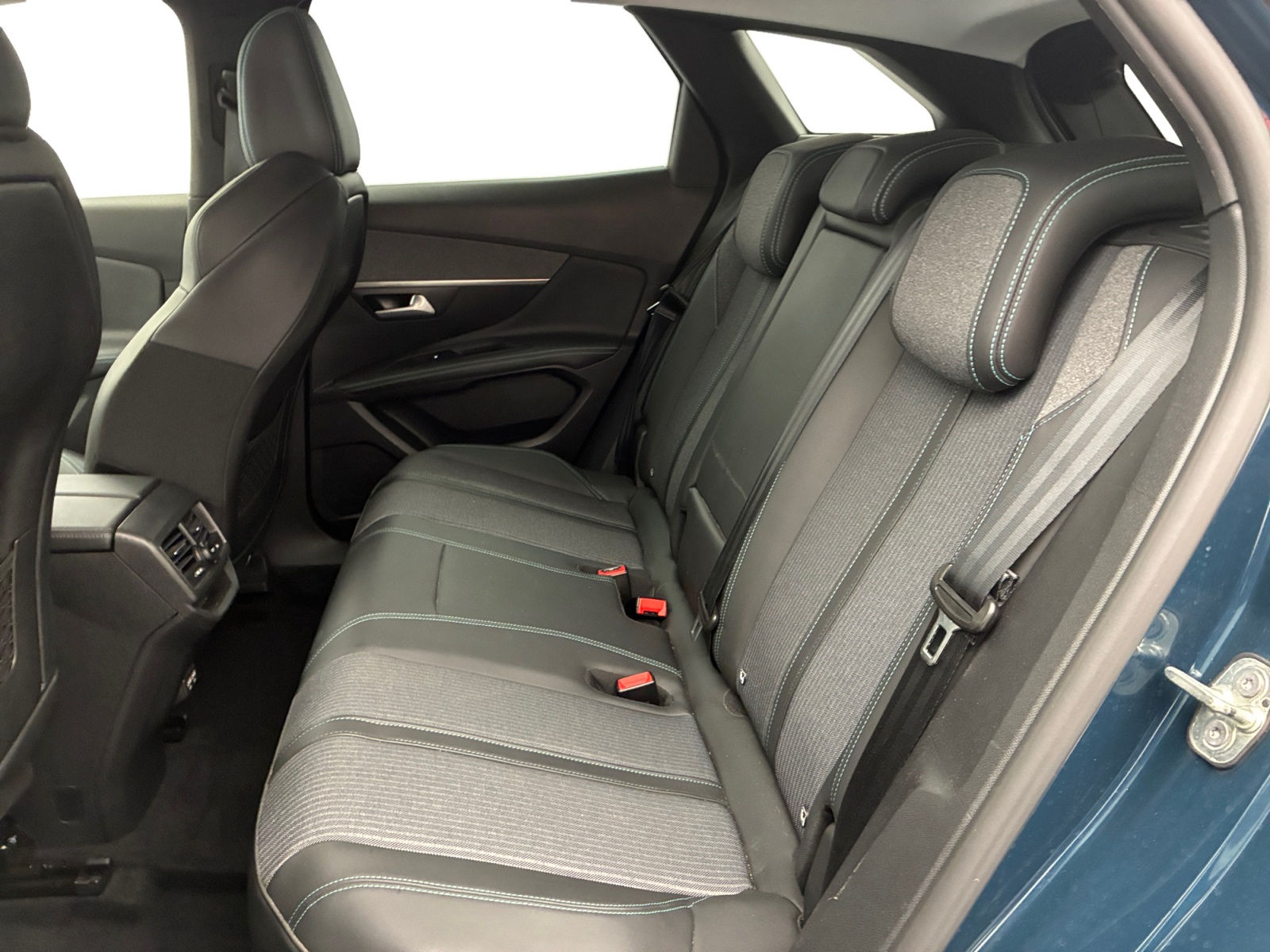 PEUGEOT 3008 Hybrid 225 e-EAT8 Allure Pack 2021