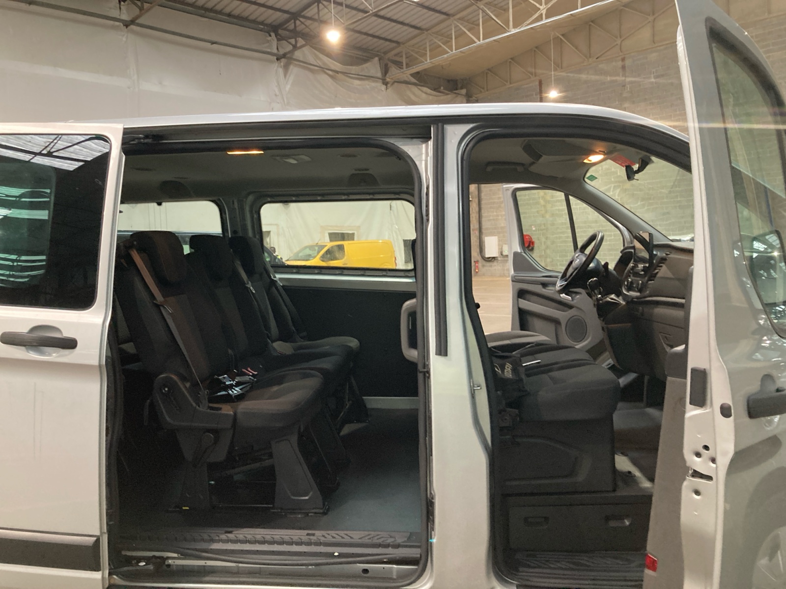 FORD Transit Custom Kombi 320 L2H1 2.0 EcoBlue 130 Trend Business	9pl 2023