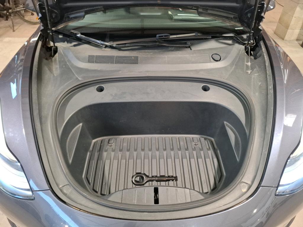 TESLA  2022