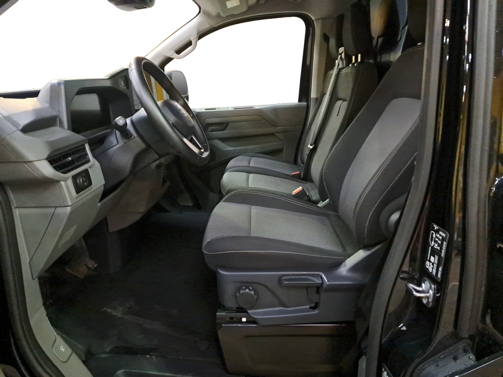 VOLKSWAGEN TRANSPORTER VAN L1H1 2.0 TDI 150 BVA8 BUSINESS 2025