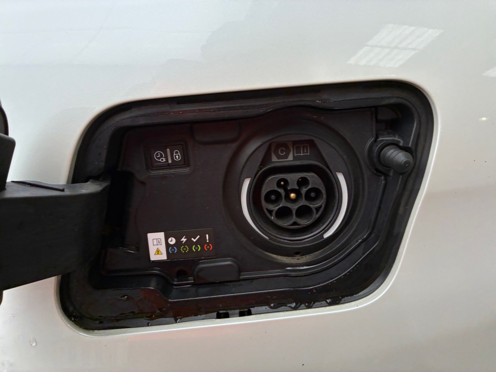 PEUGEOT 3008 Hybrid 225 e-EAT8 Allure 2022