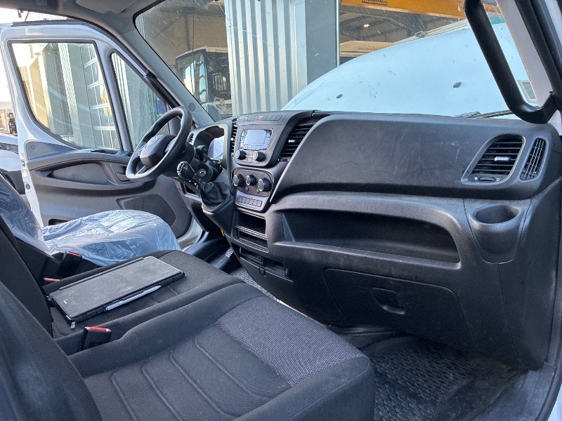 IVECO 35S14V16 2.3 140 ch Pack business ouverture portes 270 degrés 2023