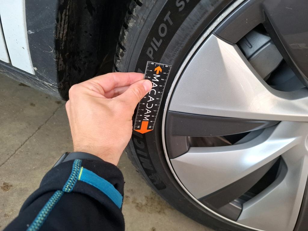 TESLA  2022