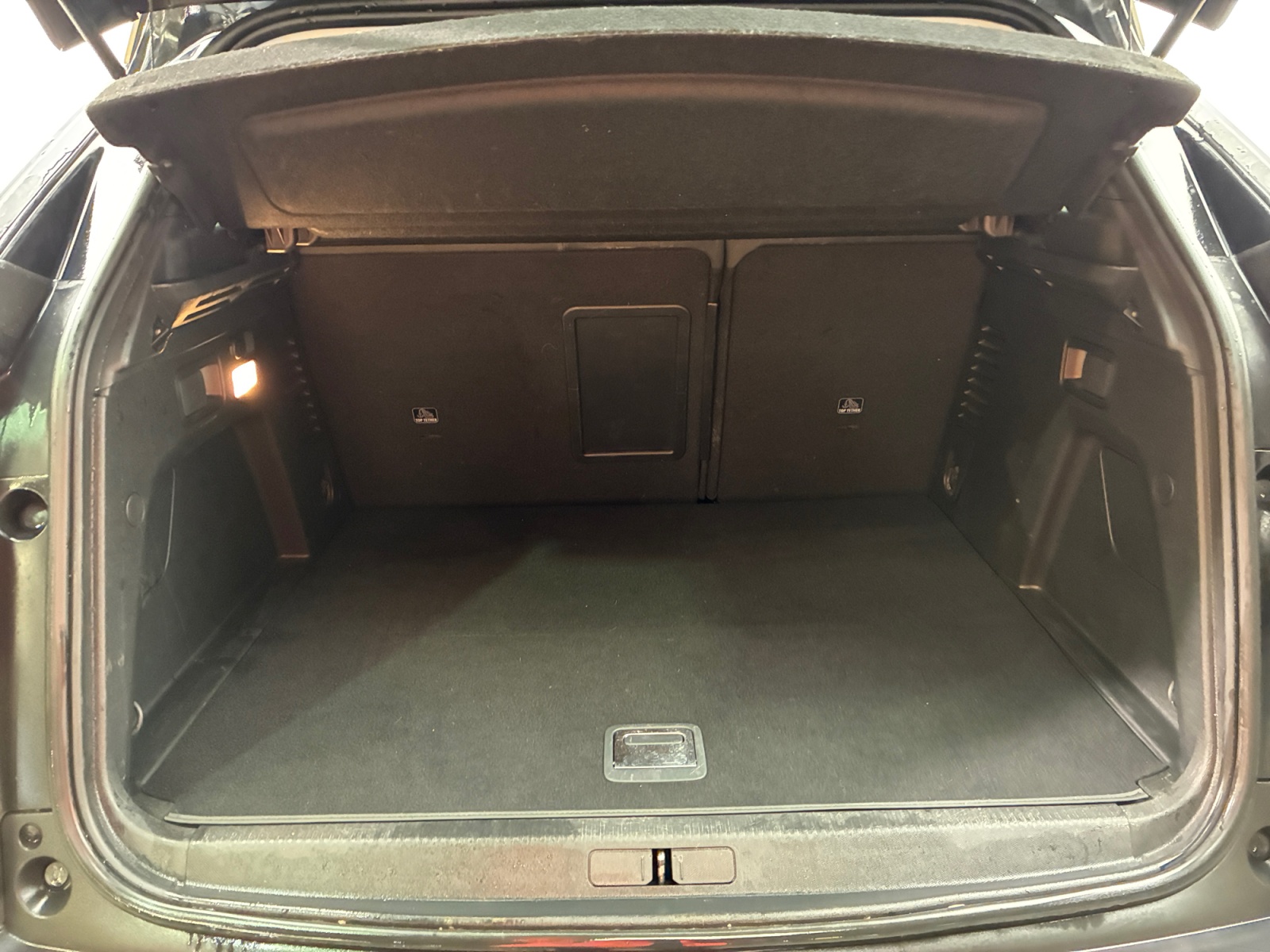 PEUGEOT 3008 Hybrid 225 e-EAT8 Allure Pack 2022