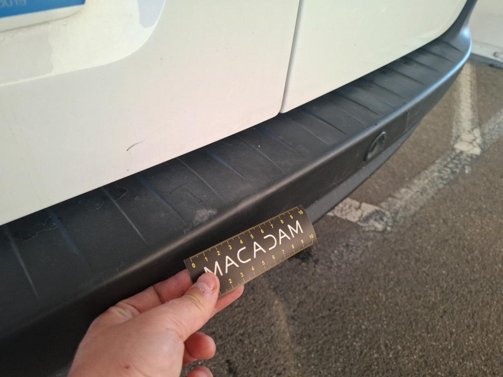 NISSAN  2021