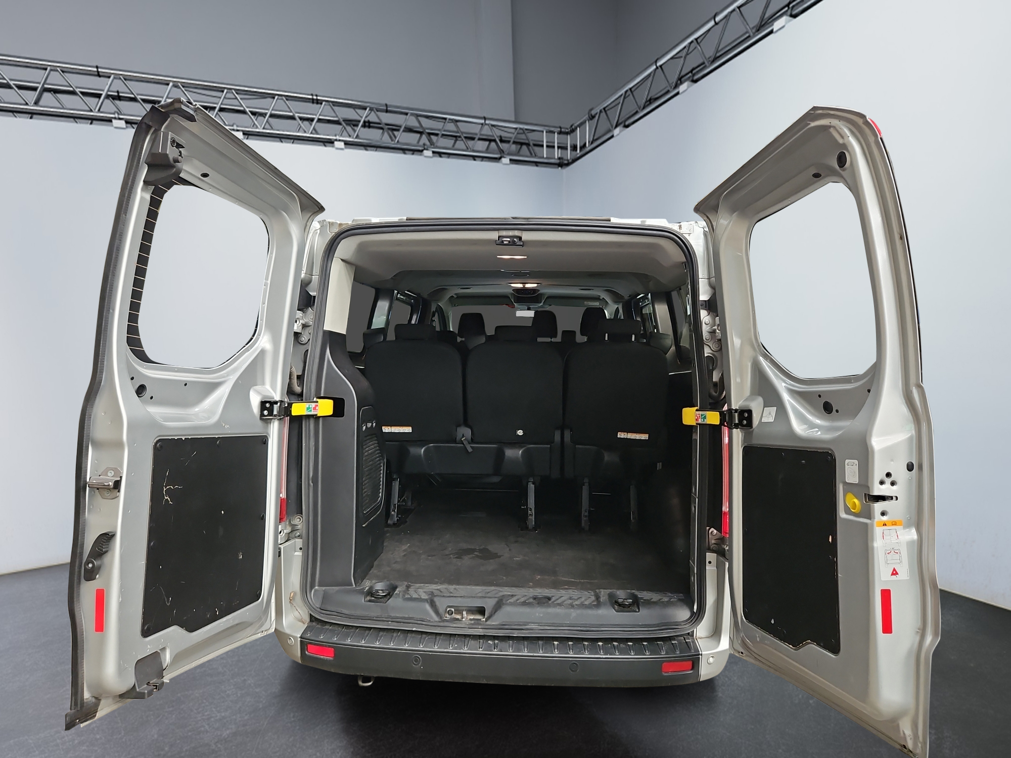 FORD TRANSIT Custom KOMBI 320 L2H1 2.0 EcoBlue 130 Trend Business 2023