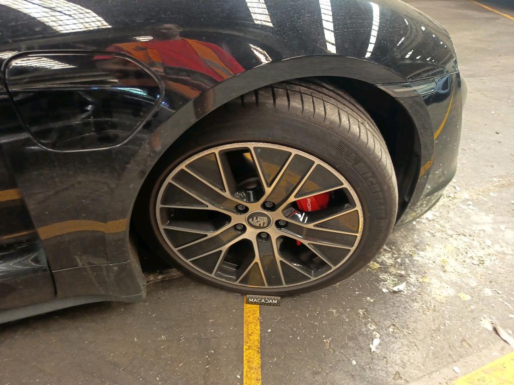 PORSCHE  2021