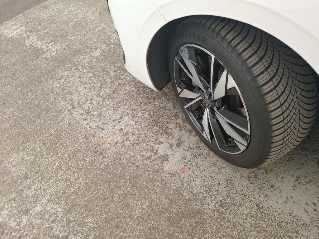 PEUGEOT 308 PHEV 180 e-EAT8 Active Pack 2023