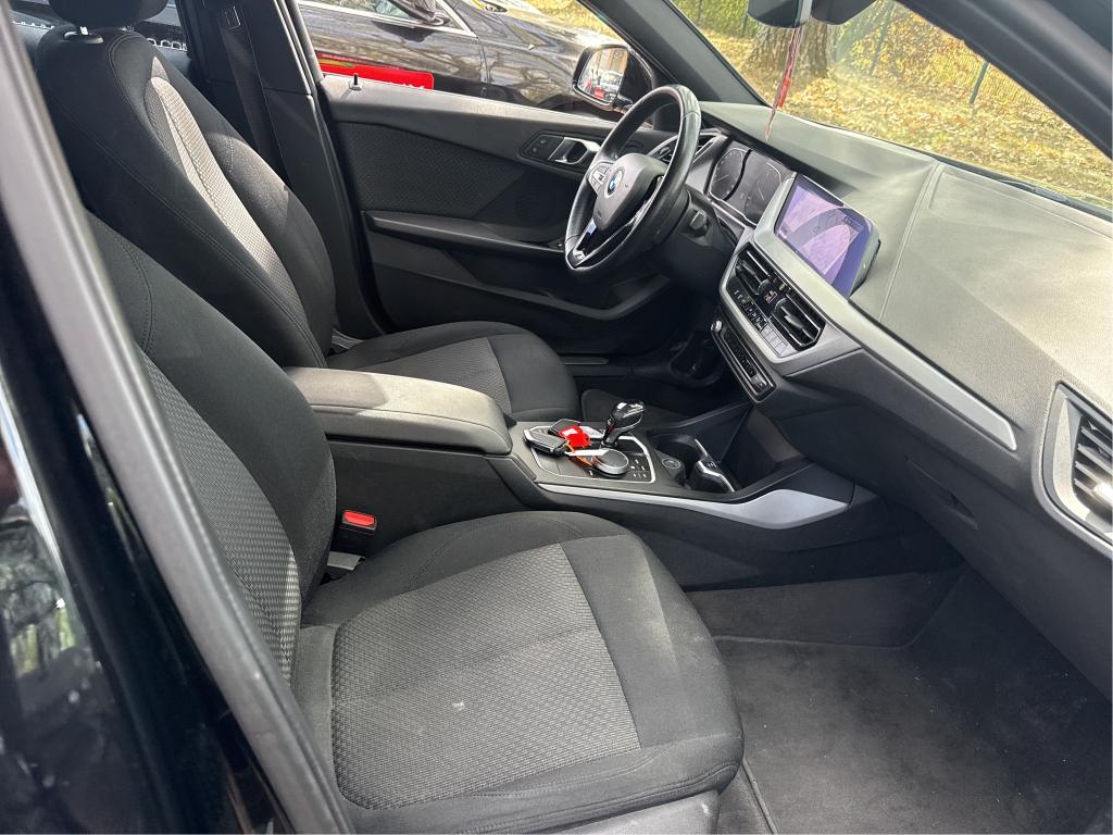 BMW SERIE 1 F40 116d 116 ch DKG7 Business Design 2021