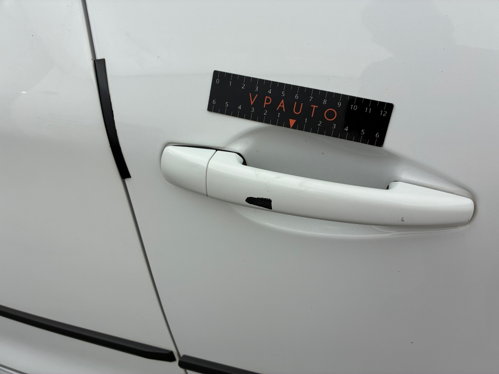 PEUGEOT 208 1.6 e-HDi 92ch ETG6 Allure 2014